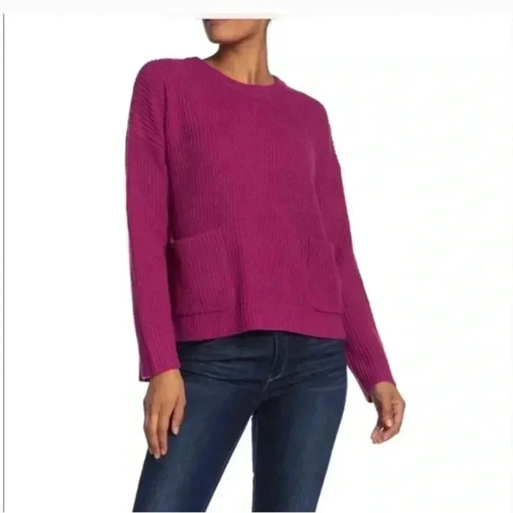 Size medium women’s 2 Pocket sweater. New but no tags. Fuchsia pink. - Picture 4 of 10